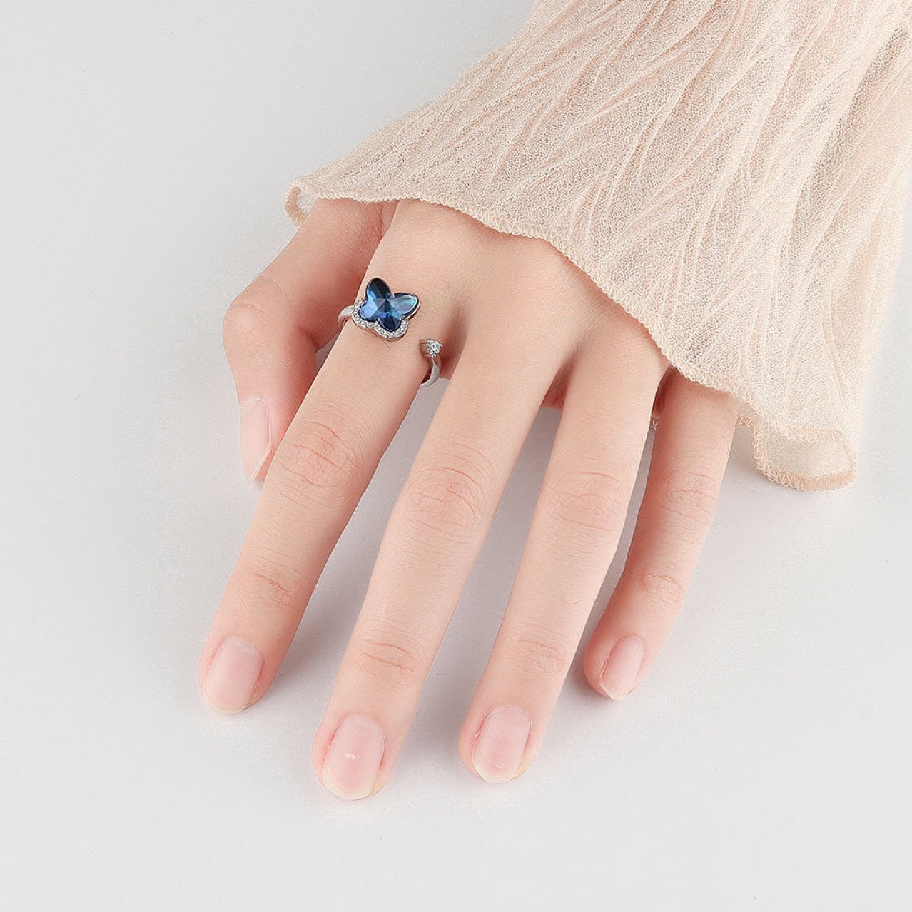 Adjustable Decompression Rotating Butterfly Ring